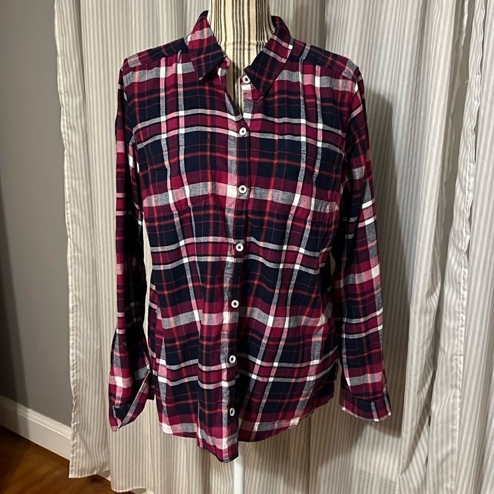 Croft & Barrow Women’s Plaid Long Sleeve Shirt. Large